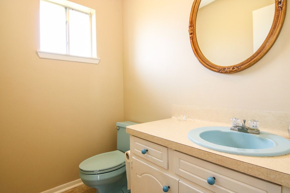 1017 W South St, Alvin, TX 77511